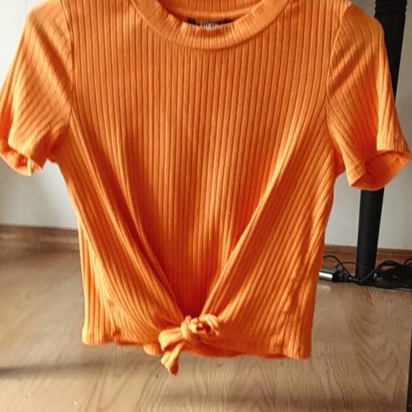 Orange cropped top - Picture 2 of 3